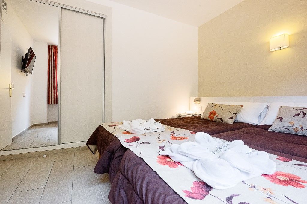 Flor Los Almendros Hotel Peguera Ngoại thất bức ảnh